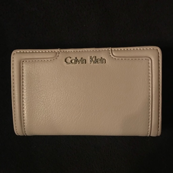 Calvin Klein Set - Picture 2 of 8